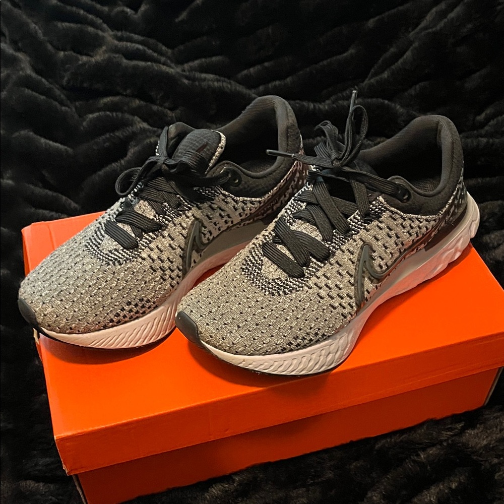 Women’s Nike react infinity run size 6.5